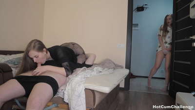 Taboe. Ik kom klaar als ik kijk hoe papa mama neukt!